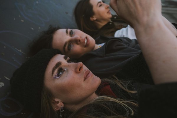 Les colliers idéaux pour mettre en valeur un décolleté en cœur : le guide ultime des tendances incontournables